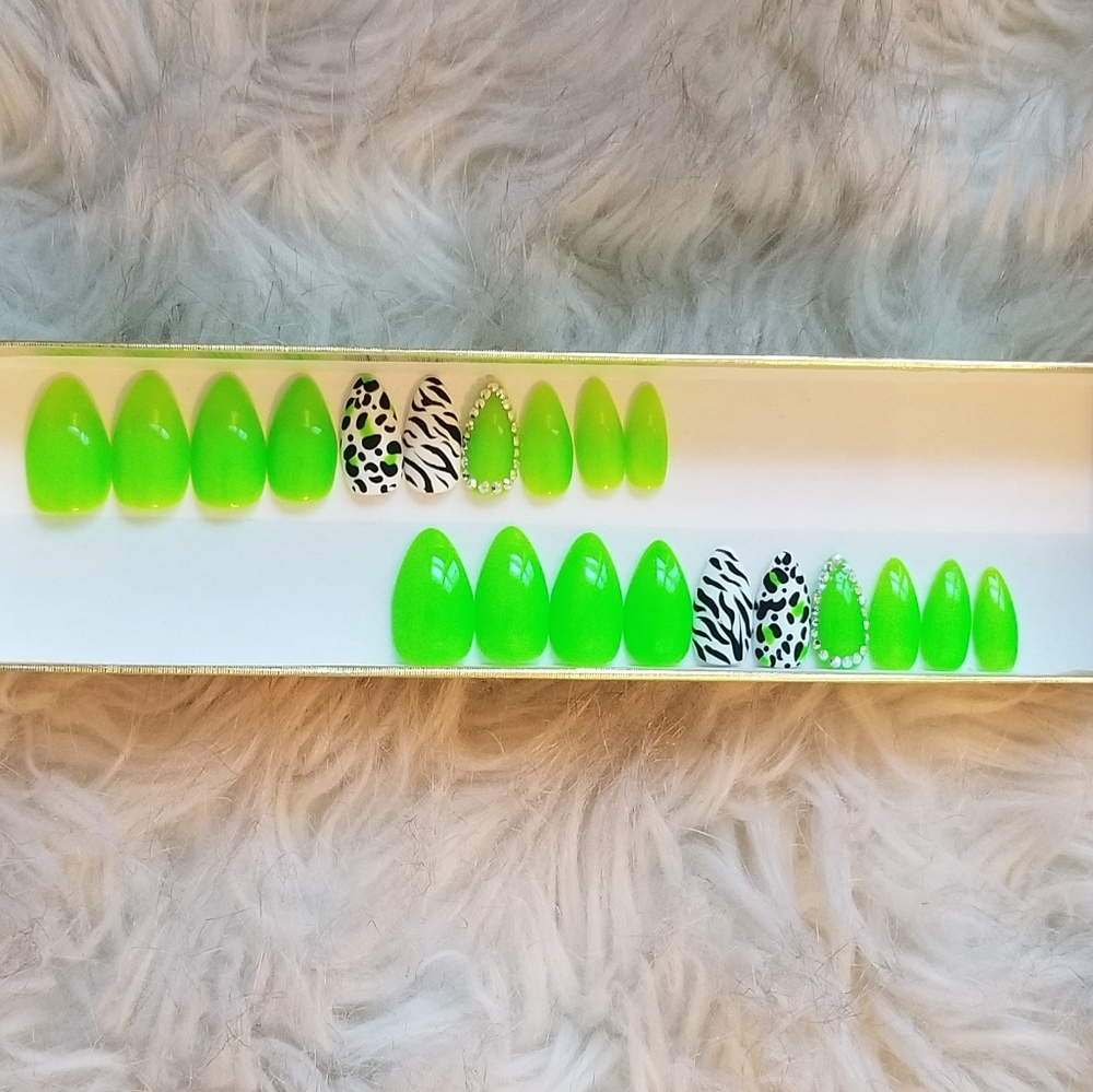 Press on Nails- Highlight the Prints X2